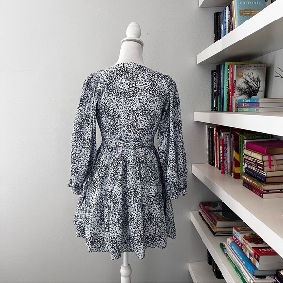 Madewell Blue & White Crinkle Wrap Mini Dress in Quilted Floral Sz 2 - Picture 12 of 16